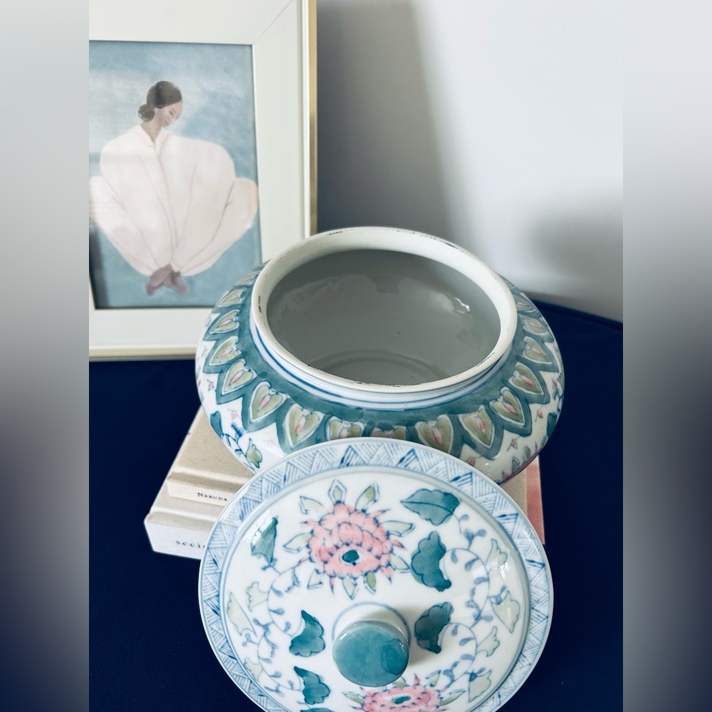 Vintage Chinese Porcelain Oval Ginger Jar | Chinoiserie - Picture 3 of 5